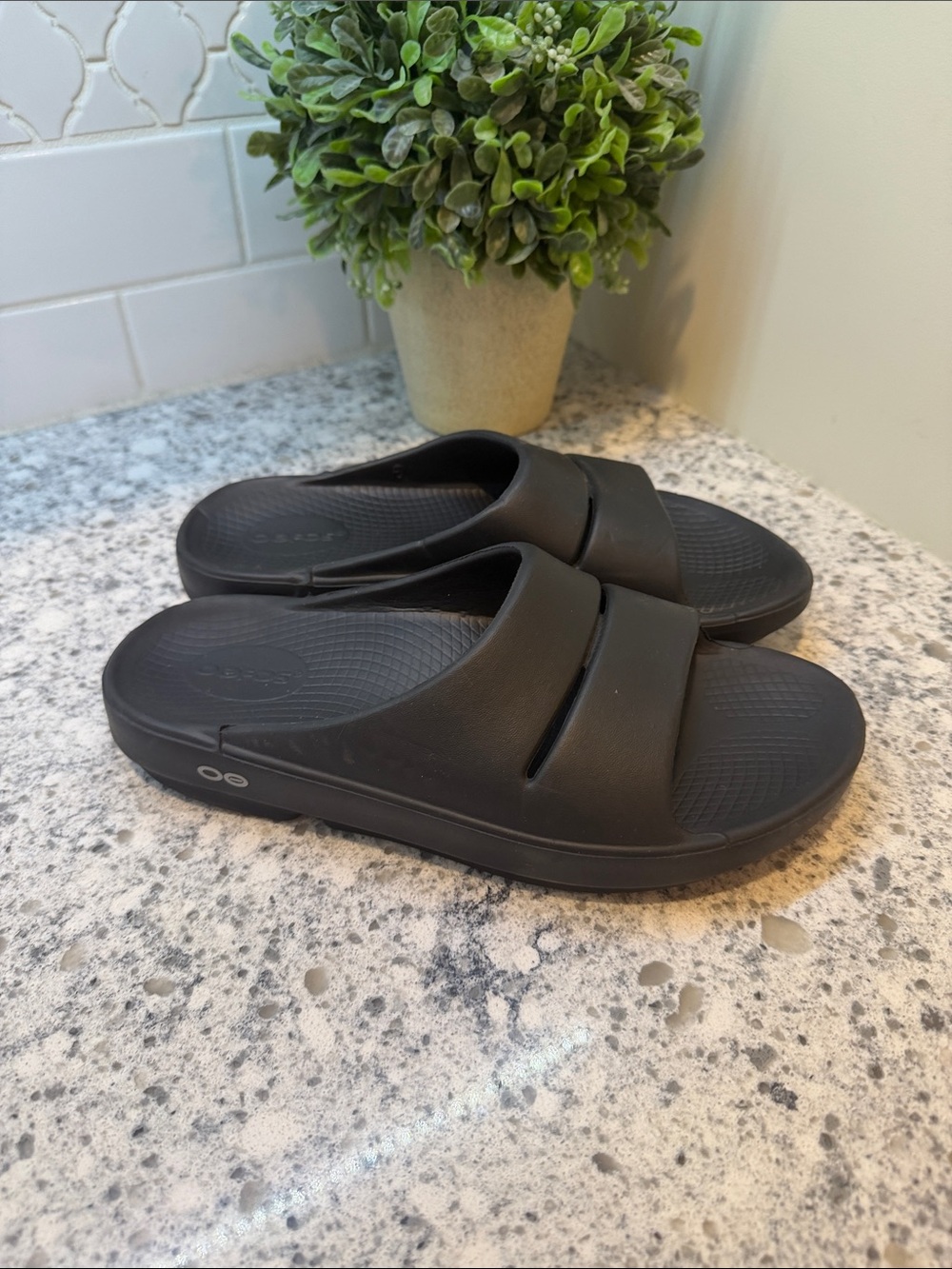 Oofos OOahh Sports Flex Recovery Slide Sandal Black Sz. Men’s 7 Women 9